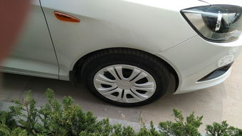 小白风轮毂盖喷漆修复，重现白玉无瑕之美